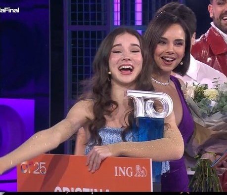 _yourwhispers's tweet image. cristina siendo fan del programa desde hace 8 años, habiendo cantado y bailado de todo, siendo buenisima compañera con todos y super trabajadora gala tras gala es que no me puedo imaginar mejor ganadora que ella #OTGalaFinal