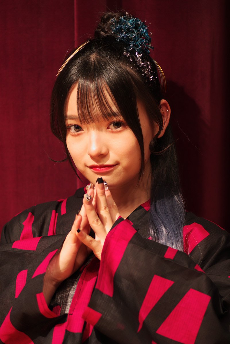 MiralucoNyang's tweet photo. 宜しく #離れ目25エントリー
#麻倉えいみ 
#MelodysHigh #メロハイ 
2枚目の写真に注目
離れ目過ぎて前目にピントを合わせると、後目は完全にピンボケする程の可愛いさ！
今年、北九州から東京に拠点を移して
幅広いステージパフォーマンスに更に磨きがかかっております
#離れ目アイドル大賞2025 https://t.co/9NVQTqavSH