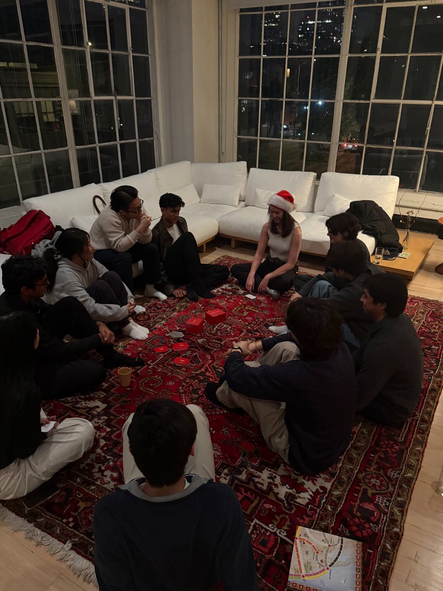 eunifiedworld's tweet photo. probably the coziest xmas holiday party in sf this year

thank you everyone for coming <3

cookies and setup by our very own @honeypoii https://t.co/6n1UbyKLyc