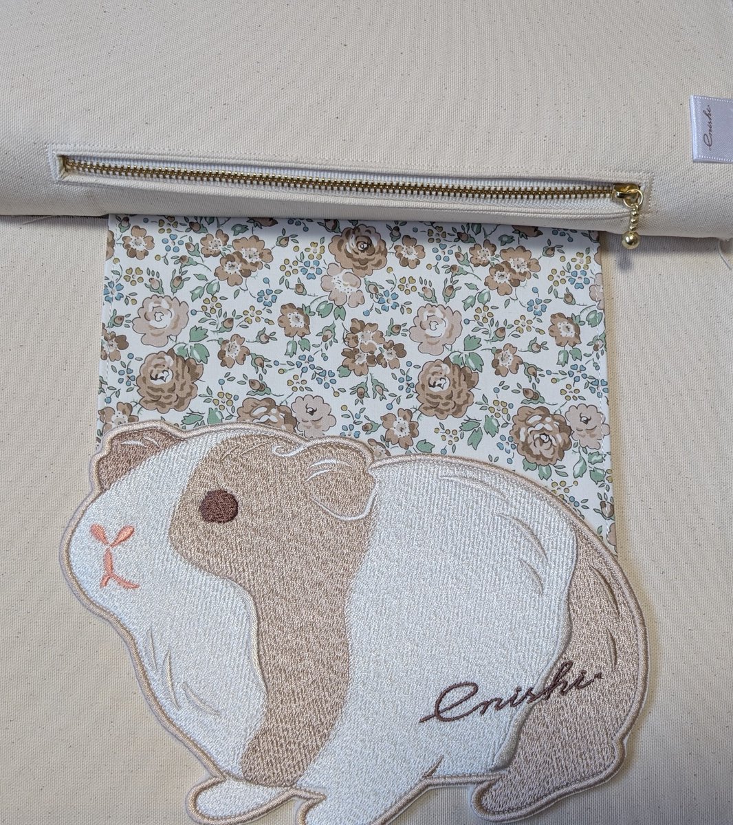 モルモット刺繍ワッペン
ショルダーバッグ仕様変更について
𖤣𖥧𖥣𖡡𖥧𖤣𖤣𖥧𖥣𖡡𖥧𖤣𖤣𖥧𖥣𖡡𖥧𖤣𖤣𖥧𖥣𖡡𖥧𖤣𖤣𖥧𖥣𖡡𖥧𖤣𖤣𖥧𖥣𖡡𖥧𖤣𖤣

12月ご注文分より、モルモットワッペン蓋部分のリバティー生地が、全てモルモット（クリーム色）で使用しているベージュ×茶系のリバティー生地となります。