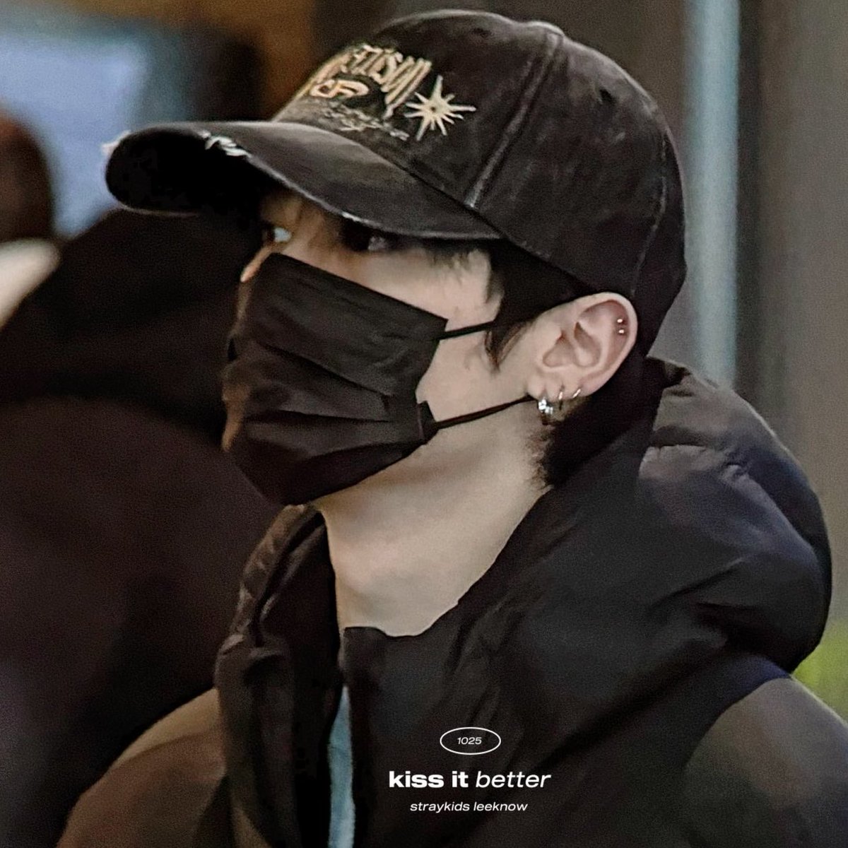 leeknowarchive's tweet photo. Leeknow at japan airport today. 🖤 https://t.co/oVIXiL1vp2