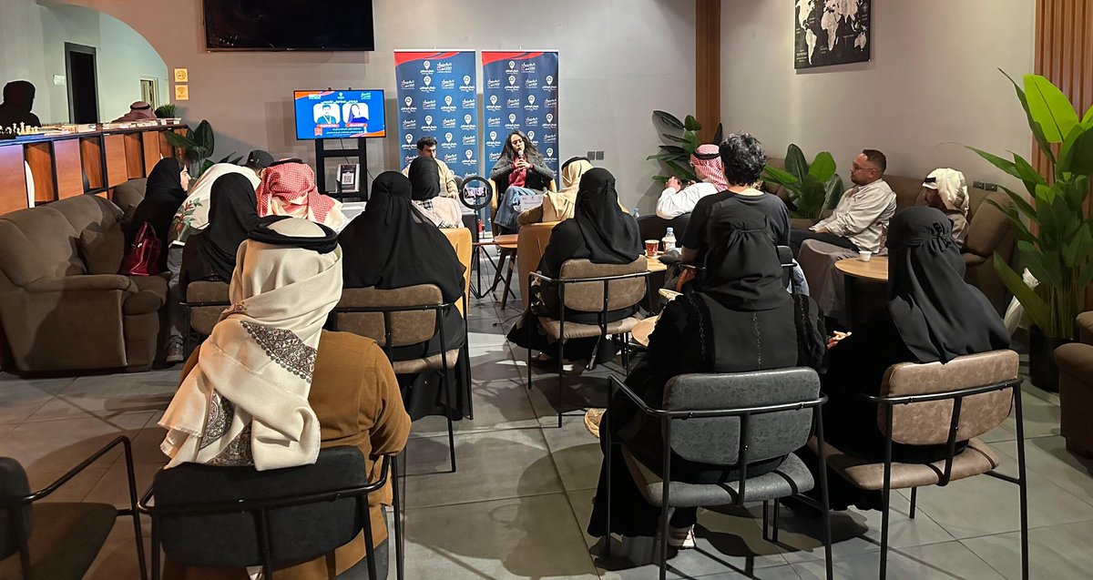 wark_space's tweet photo. رغم الأجواء الماطرة، والانشغال بمباراة المنتخب؛ إلا أن ذلك لم يعِق أصدقاء الروقان الذين آنسوا المكان كعادتهم وزادوه روقاناً، خلال أمسية: قراءة في قصة ليالي الشميسي، مع الكاتبة ندى خالد، والكاتب خالد الخشيمان، في #مقهى_عنوان_الروقان #الرياض تحت مظلة #الشريك_الأدبي #ليالي_الشميسي https://t.co/HH2W1nardA