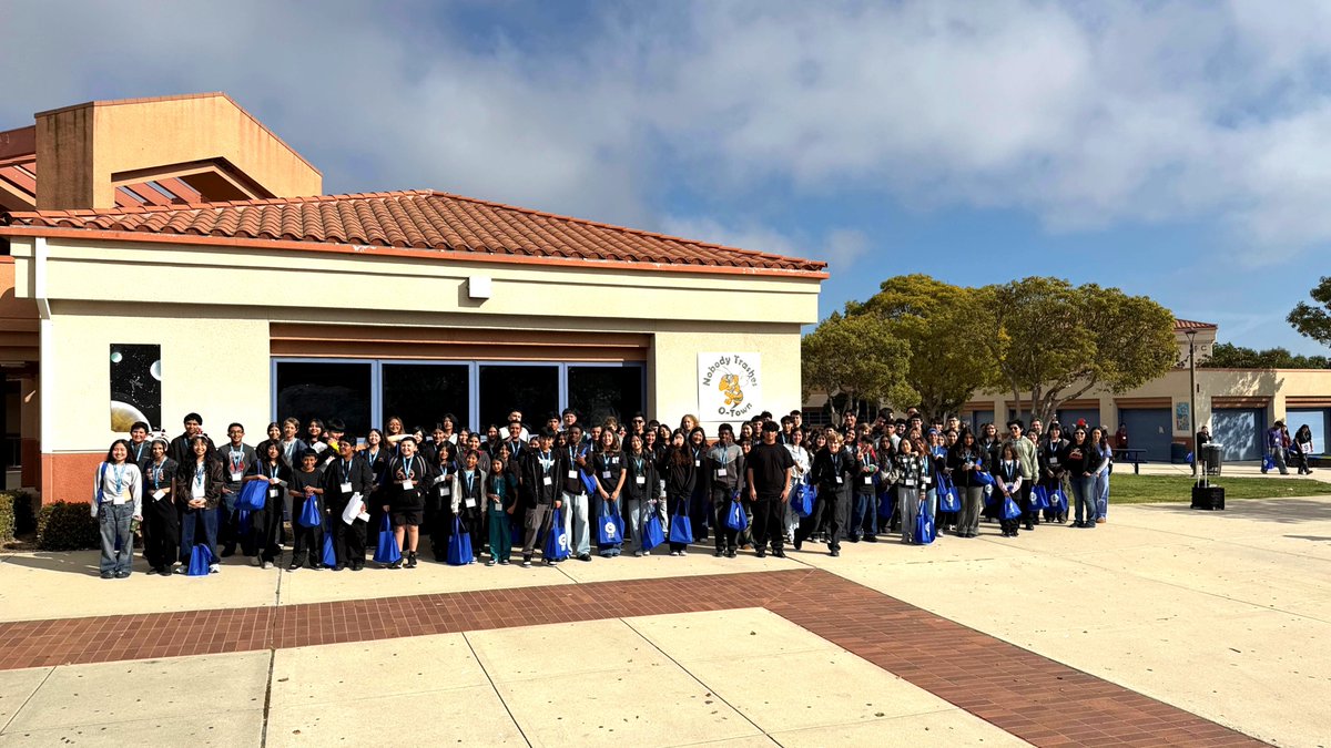 Thank you to OUHSD for inviting us to participate in STEAM Day! Our Teacher Education and MSTI teams had a wonderful afternoon engaging with students and families at Oxnard HS. We appreciate our community partners for the opportunity to share our programs and pathways! 🌟📘