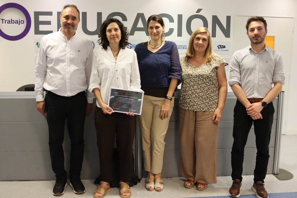 🙌Junto a Bárbara Perrot y Cecilia Lavena, de <a href="/OITArgentina/">OIT Argentina</a> , recorrimos el Centro de Simulación. 

Probaron simuladores que permiten formarse con #tecnología aplicada y prácticas vinculadas al mundo del #trabajo.

👉 #Formación innovadora con mirada global. 🌍
