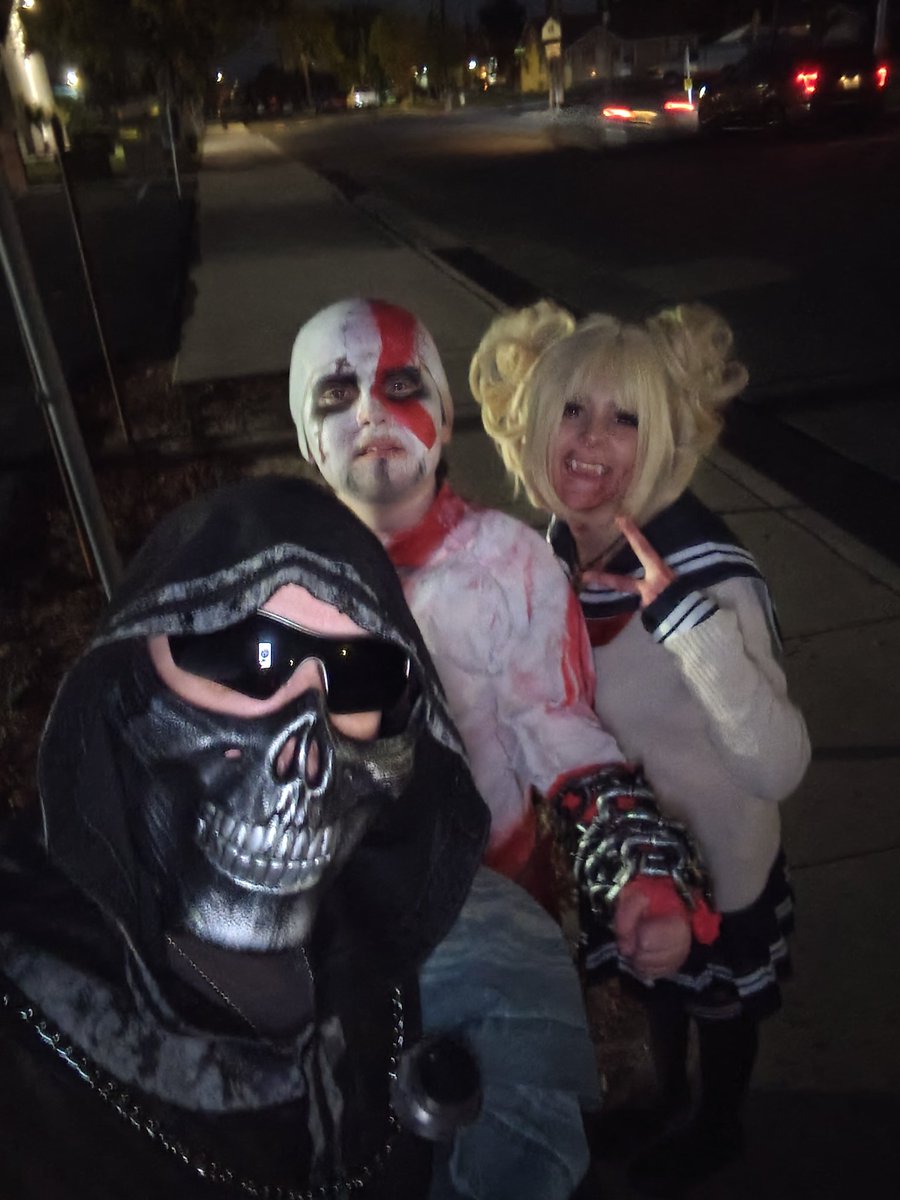 Reverend_Cook's tweet image. This picture mixed with these prompts apparently makes this photo an unsafe image according to you bing apps @MicrosoftHelps #bingisbroken #microsoft fixed your filters.  As a company you should really by now have the settings tweaked better.