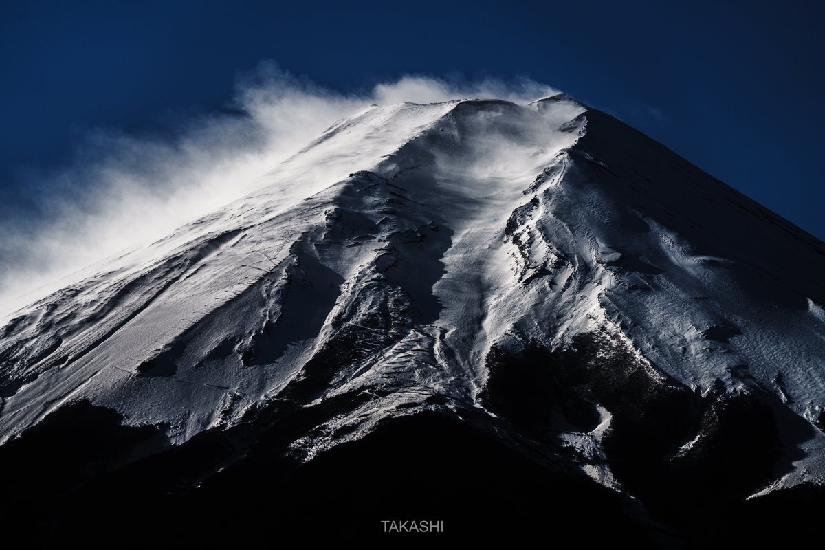 🗻 地吹雪の朝 A morning of blizzards.