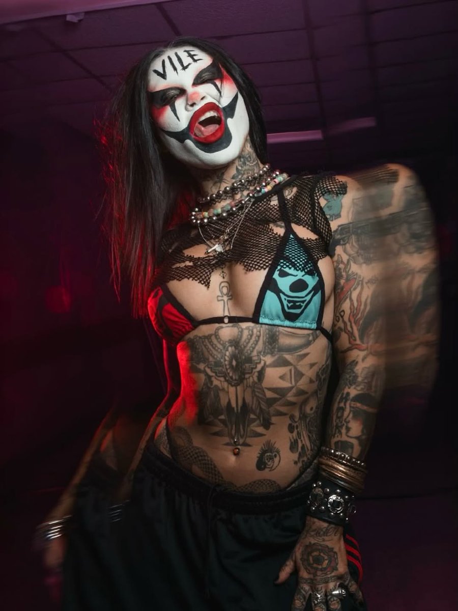 Am I alright?

Who knows. Who cares tbh.

I just want to fight. To bleed.

Get all the frustration of everything out of my fucking system.