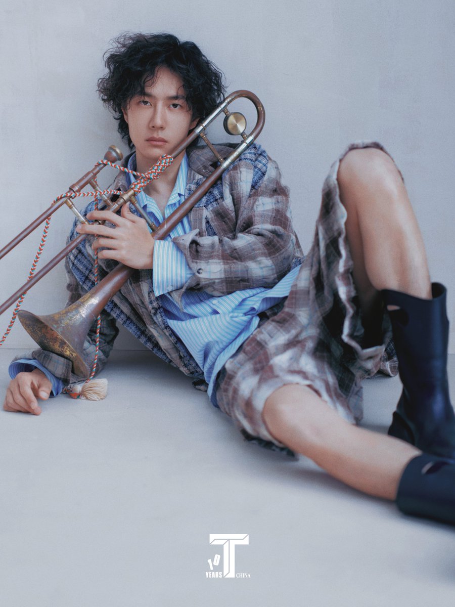 wxyzybxz's tweet photo. 251216 12:10 T China Magazine x Wang Yibo (1/3)

Give WangYibo a few musical instruments, how will he play them?

Tell Wang Yibo not to look at the camera, what kind of look will he give?

He is enjoying himself immensely.

#WangYiboxTMagazine https://t.co/lH6RJjcf1M
