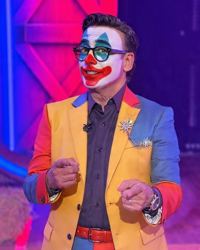 hillocks's tweet image. De nuevamente el payaso conductor y sus reglas estúpidas Los nominados son Bea y Teo #fraude #LaGranjaVIP