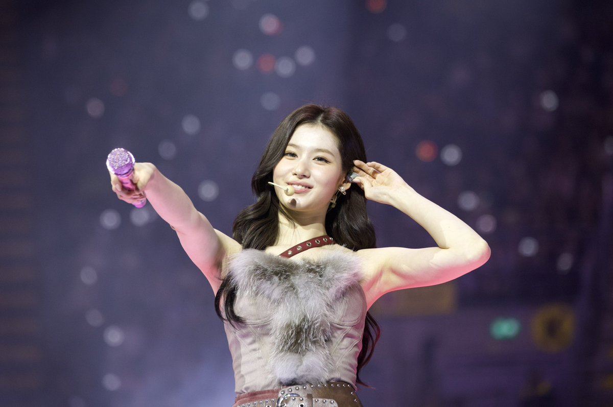 251214 🎂🎉 #TWICE #트와이스 #SANA #사나 #サナ #湊﨑紗夏