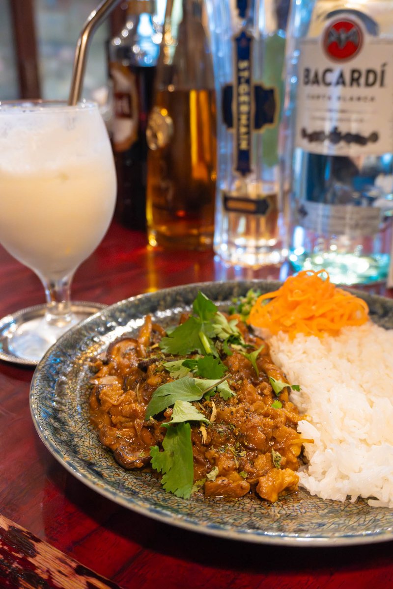 仕事抜けて知り合いの(curry)でキノコとラムキーマ食べてきたんだけどうまかったー！カレーのこと色々質問するめんどくさい客になってしまったｗ
#kakko_curry