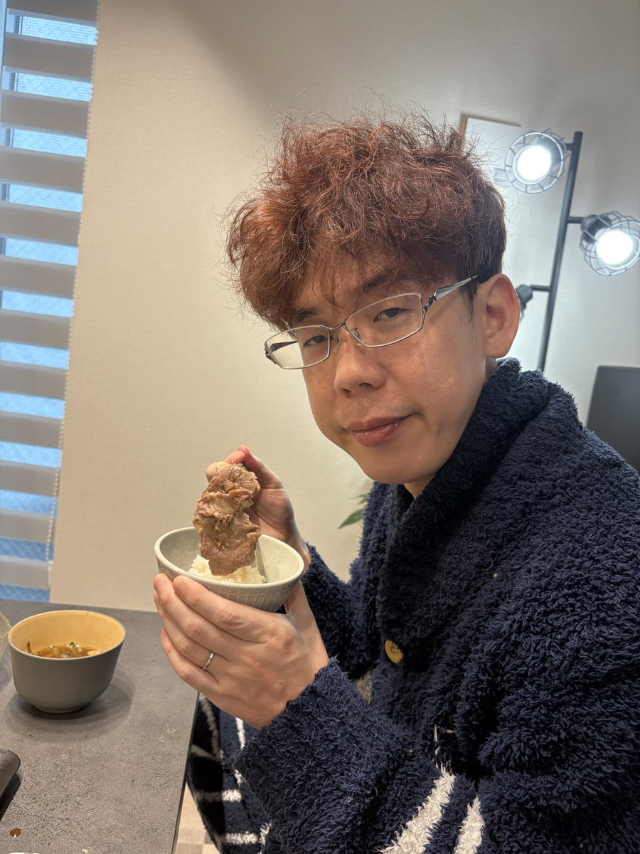 sibukoukun's tweet photo. 今日の献立
◯ジンギスカン
◯大根とかいわれの和風サラダ
◯ごぼうとしめじのスープ
◯ピリ辛きゅうり

おうちでジンギスカンですねぇ〜 https://t.co/ZcYedglaeC