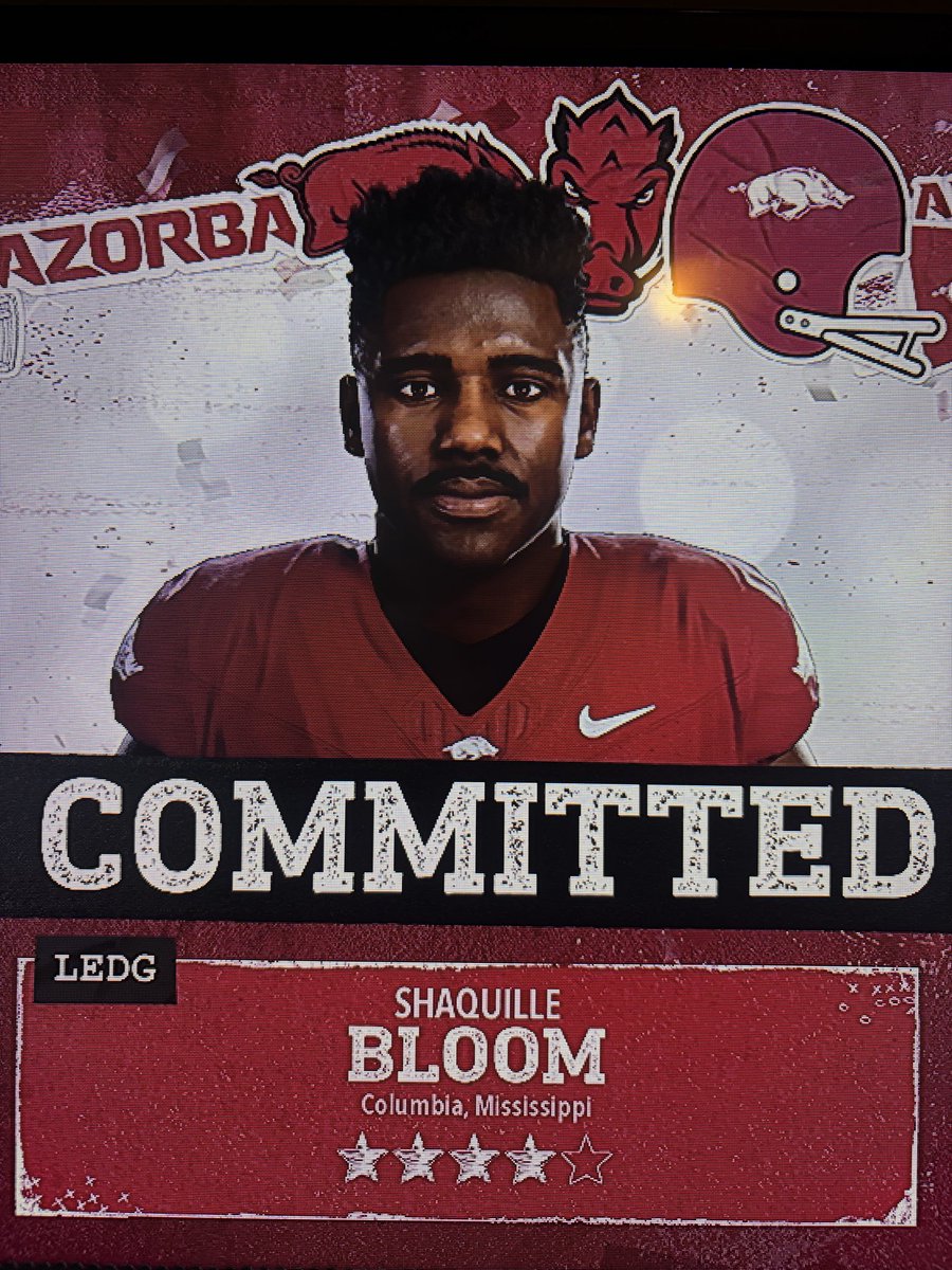 CoachAlofARK's tweet photo. Committed! Pleased to welcome 4⭐️ QB AmaniTogiai and 4⭐️ LEDG Shaquille Bloom. Welcome to Fayetteville gentleman. #woopig https://t.co/WLHQhvZFO5