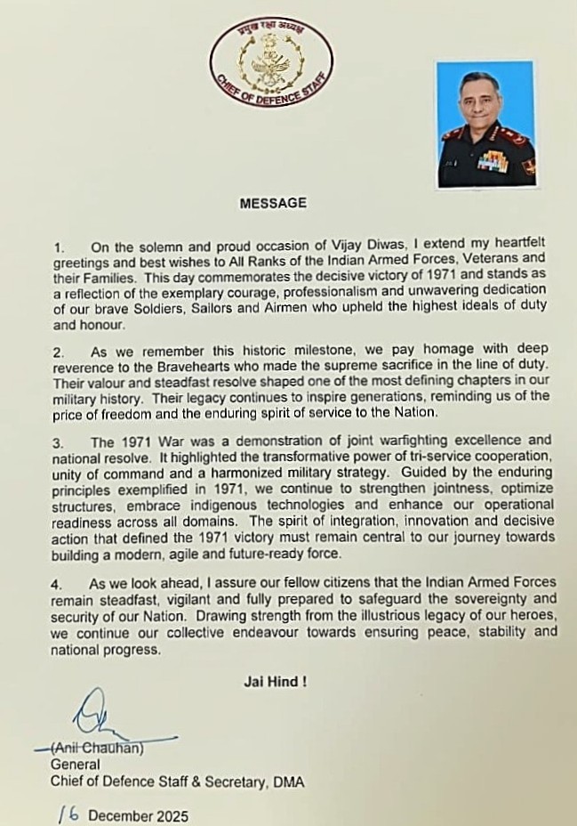 HQ_IDS_India's tweet image. On #VijayDiwas, General Anil Chauhan, Chief of Defence Staff #CDS, and all ranks of the #IndianArmedForces pay solemn homage to the indomitable Soldiers, Sailors and Airmen who made the supreme sacrifice in the 1971 War.

The #CDS also extends his compliments to all serving…