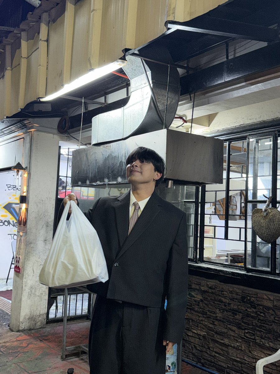 it has always been my dream to become a director. thank u maki for letting me direct your concert. congrats to us!!! Isaw celebration :p <3 - Ralph