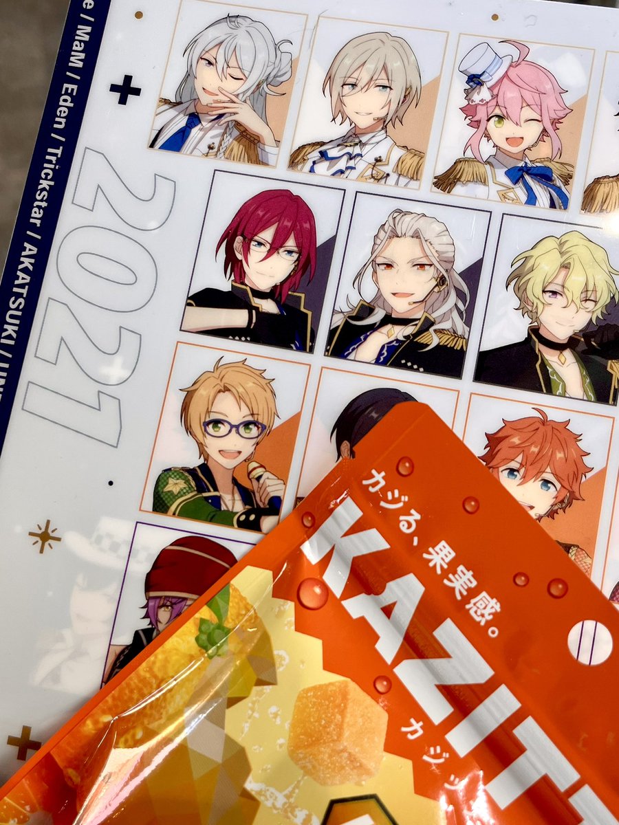 ローソンで仕事のお供（お菓子）を買おうと寄ったら、あんスタのクリア