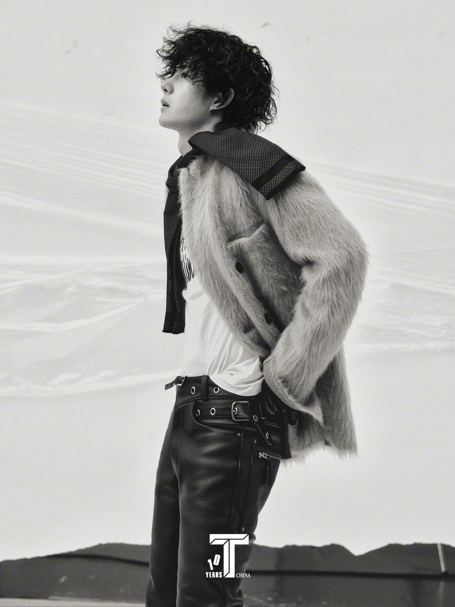 แกกกก พูดจริงงงง อี้ป๋อเหมาะกับการเป็นนายแบบมาก ท่าโพสเอย การเล่นกับพร๊อพถ่ายรูปอะไรใดๆเอย ฮีเก็บหมด เก็บแบบเนียนกริ๊บ ไม่เคอะเขิน ไม่กระอักกระอ่วน ออกมาจากอินเนอร์ จากประสบการณ์ล้วนๆ แล้วออกมาดูดีมากกกก

YIBOxTMAG Happy December 
#WangYiboTChinaDec25