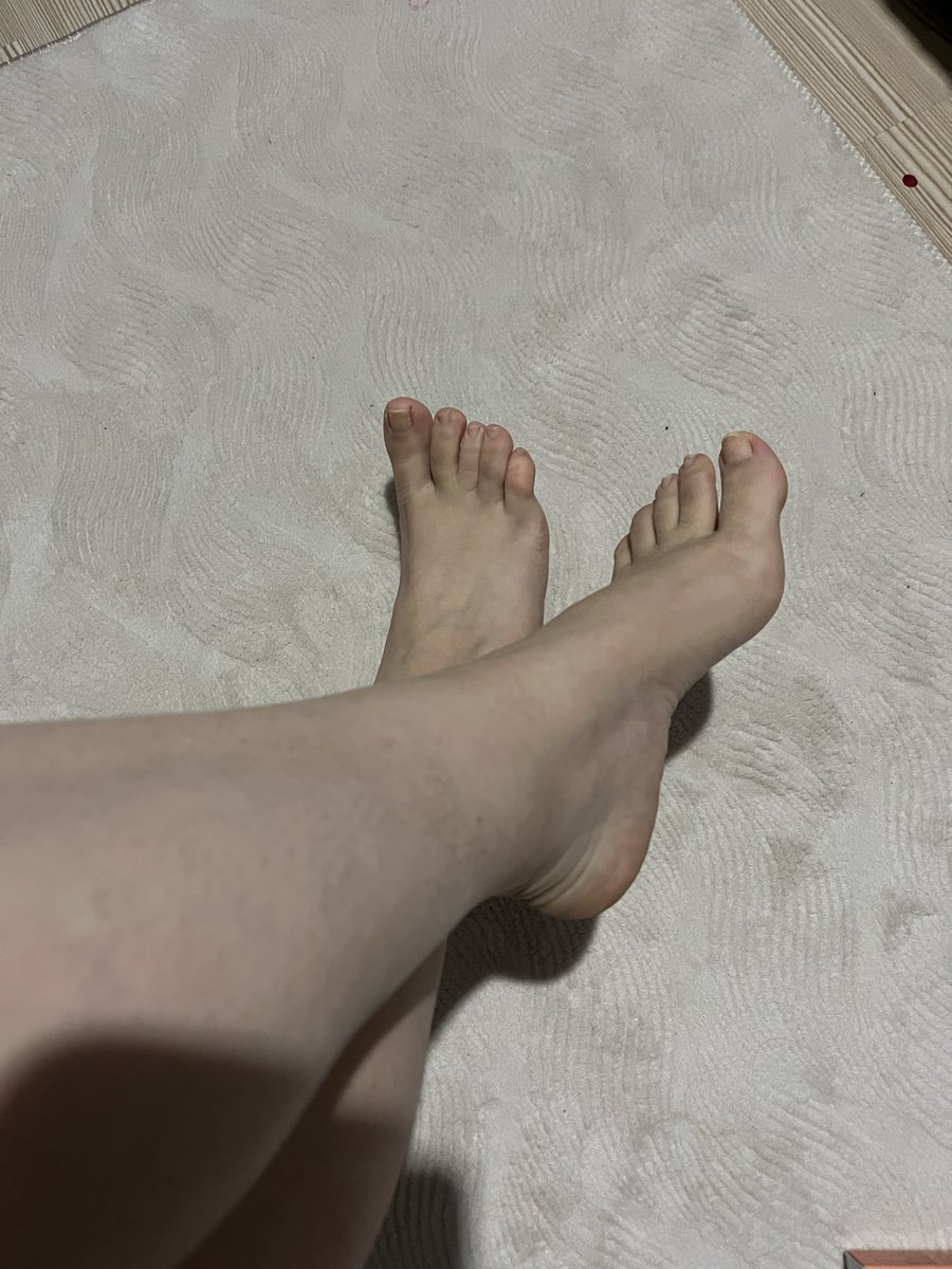 Sabah masajı yapacak kölem 🦶
#ayak #ayakfetişi #ayakkölesi #ayakfetiş #finansalköle #finansalenayi