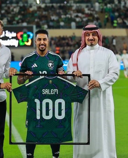 #الحقيقــــه_توجـــــع 
- إنجازات المسحل في 8 سنوات :

١ - إلغاء عقوبة الاتحاد الآسيوي على الهلال
٢ - ترشيح الهلال لكأس العالم
٣ - ترشيح سالم الدوسري لجائزة أفضل لاعب في آسيا
٤ - تسجيل حمدالله للهلال في كأس العالم
٥ - ترشيح سامي جابر لحضور قرعة كأس العالم
٦- تكريم سالم الدوسري