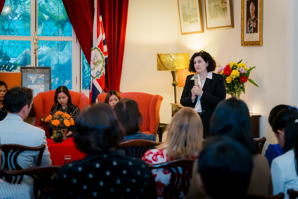 christinearab's tweet image. 🧡 16 Days of Activism: Leaders in Phnom Penh call for an end to digital violence against women and girls

Last week, I joined leaders from government, the private sector—including technology companies—civil society, youth and the United Nations at the British Ambassador’s…