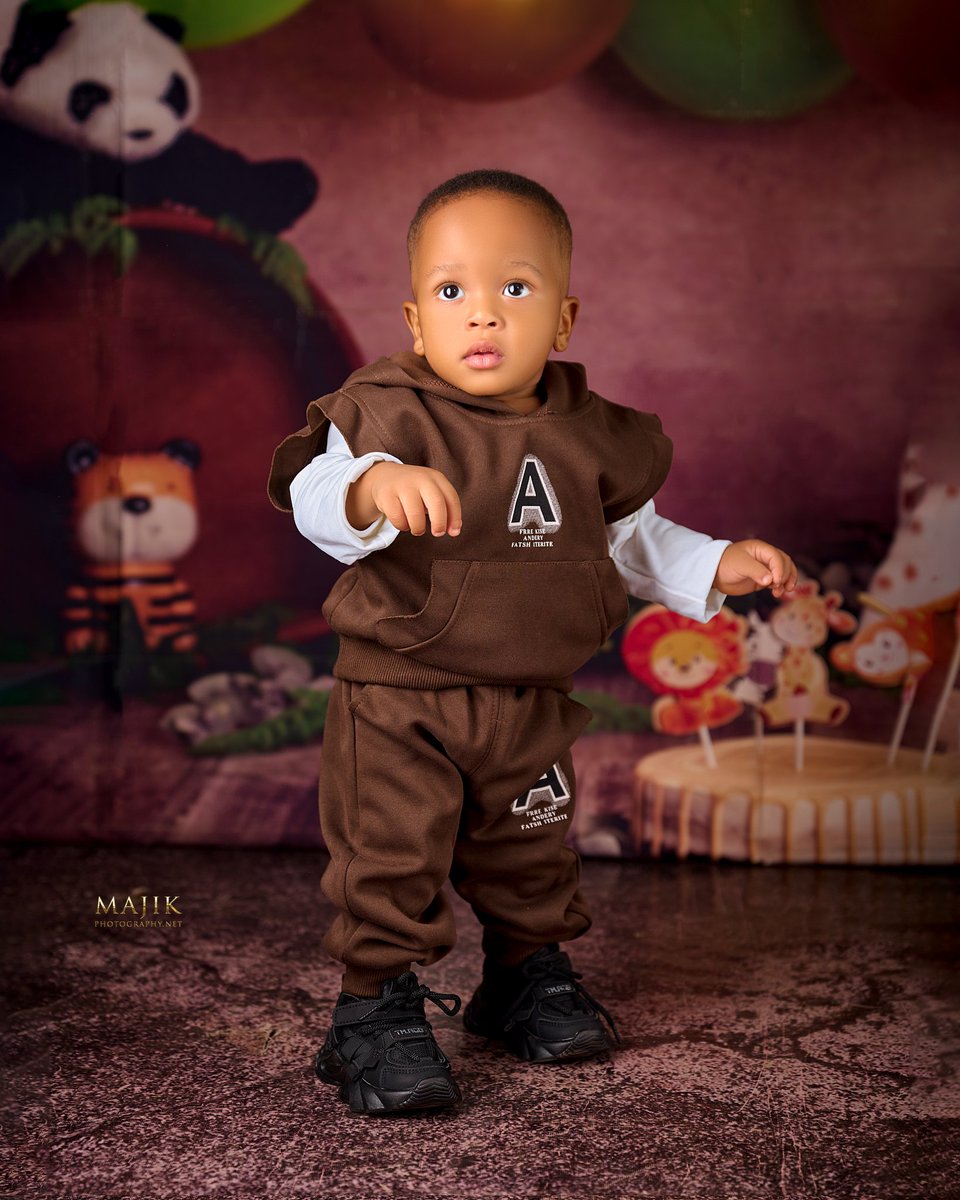 smcollections1's tweet photo. Happy birthday Netonna my lovely third son and my 4th Child.....

May the good Lord make your life much easier than it should be. 

You will prosper in any environment you find yourself in. 

Love from Dad and Mum ♥️♥️

God is the greatest 🙏 https://t.co/WoXHXM2KmK