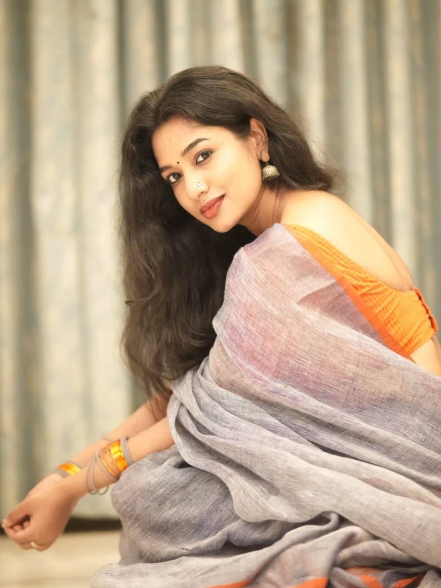 Pavithra_25_'s tweet image. A beautiful woman in a saree with heart patterns
#heartpattern