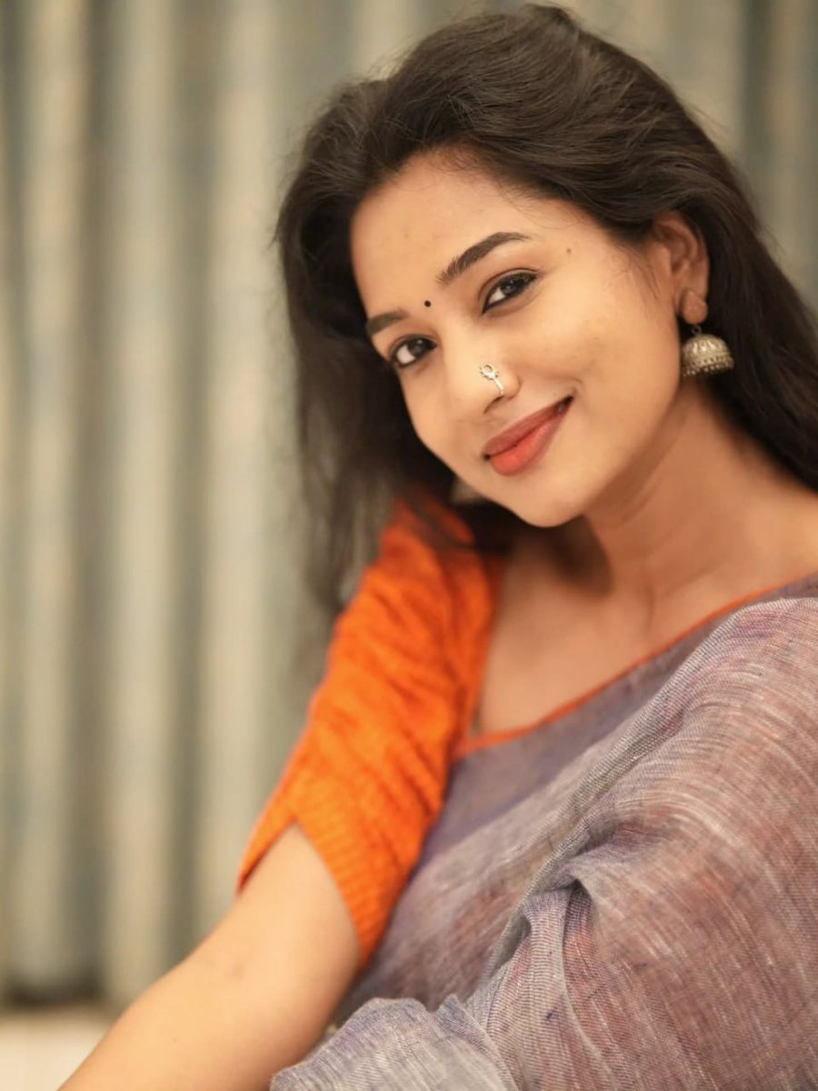 Pavithra_25_'s tweet image. A beautiful woman in a saree with heart patterns
#heartpattern