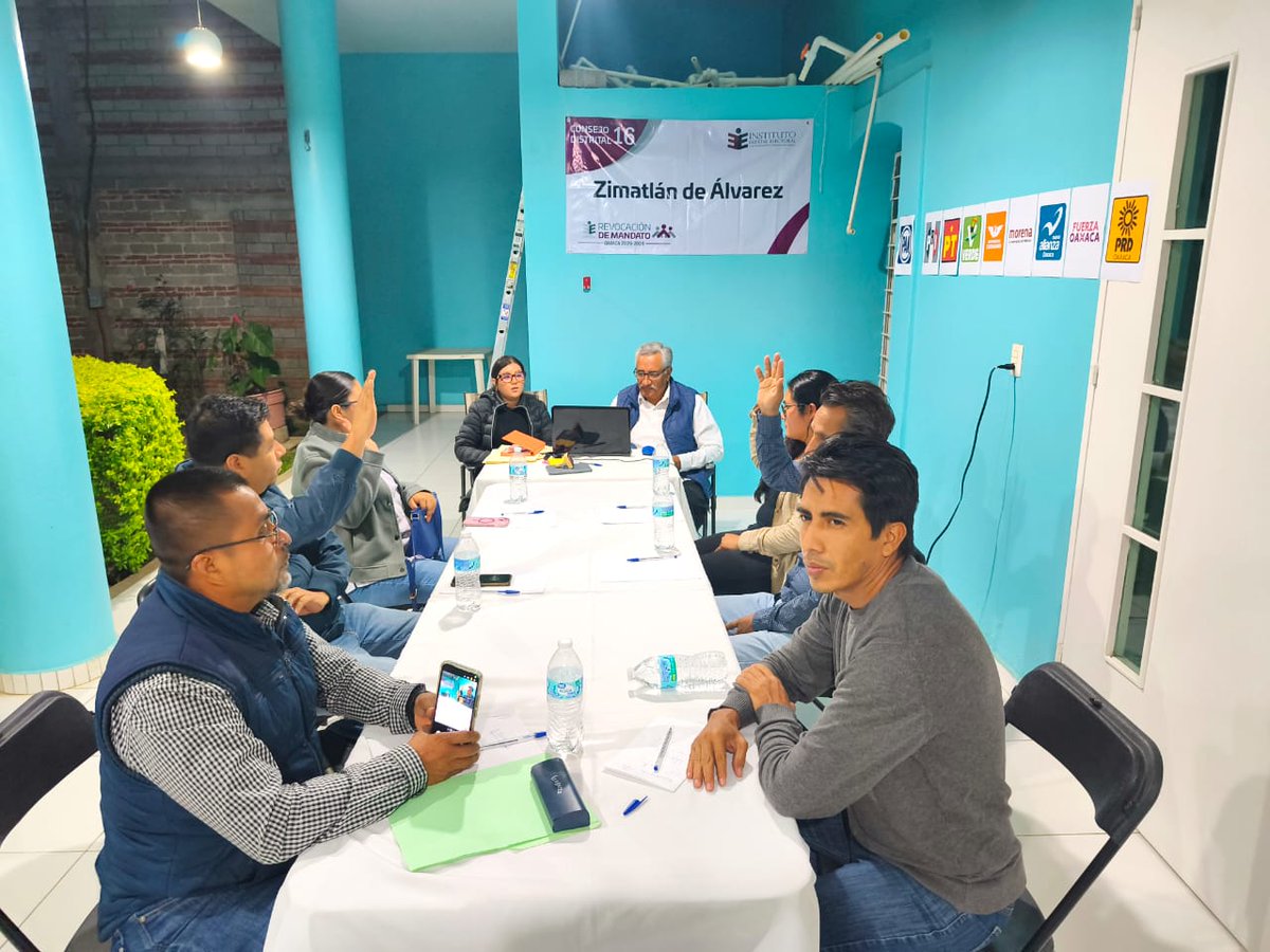 PETEOOAX's tweet photo. El día de hoy, las y los representantes de nuestro  Partido Fuerza por Oaxaca, acudieron a las sesiones de instalación de los Consejos Distritales Electorales en todo el Estado; esto con la finalidad de participar en el desarrollo de las actividades institucionales vinculadas con el posible Proceso de Revocación de Mandato de la persona Titular de la Gubernatura del Estado; atendiendo en todo momento los principios constitucionales de certeza, legalidad, imparcialidad, objetividad y máxima publicidad que rigen la función electoral.

#SomosLaFuerzaQueTransforma
#SomosLaFuerzaDeOaxaca
#SomosLaFuerzaDeLa4Transformacion