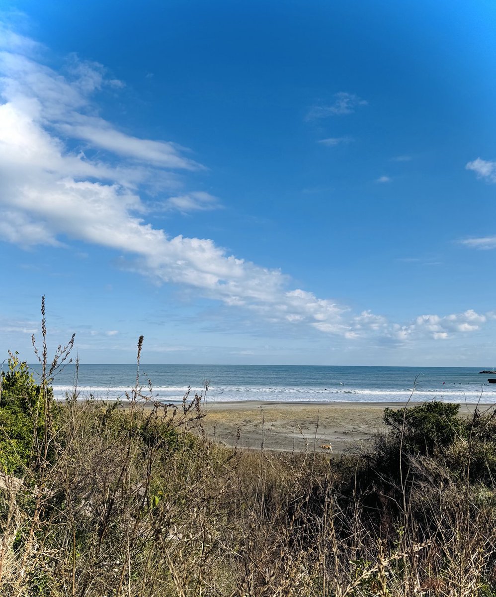 寒さを打ち消すような晴天で心も晴れやかです。
最近は生きる事とはを考えるようになりました。
楽して何もやらないか必死に現役続行か。
不自由にならないと気がつかない事を学んでます。
継続は力なり。
今日も精一杯頑張っていきましょう。
#LUNE #リハビリ