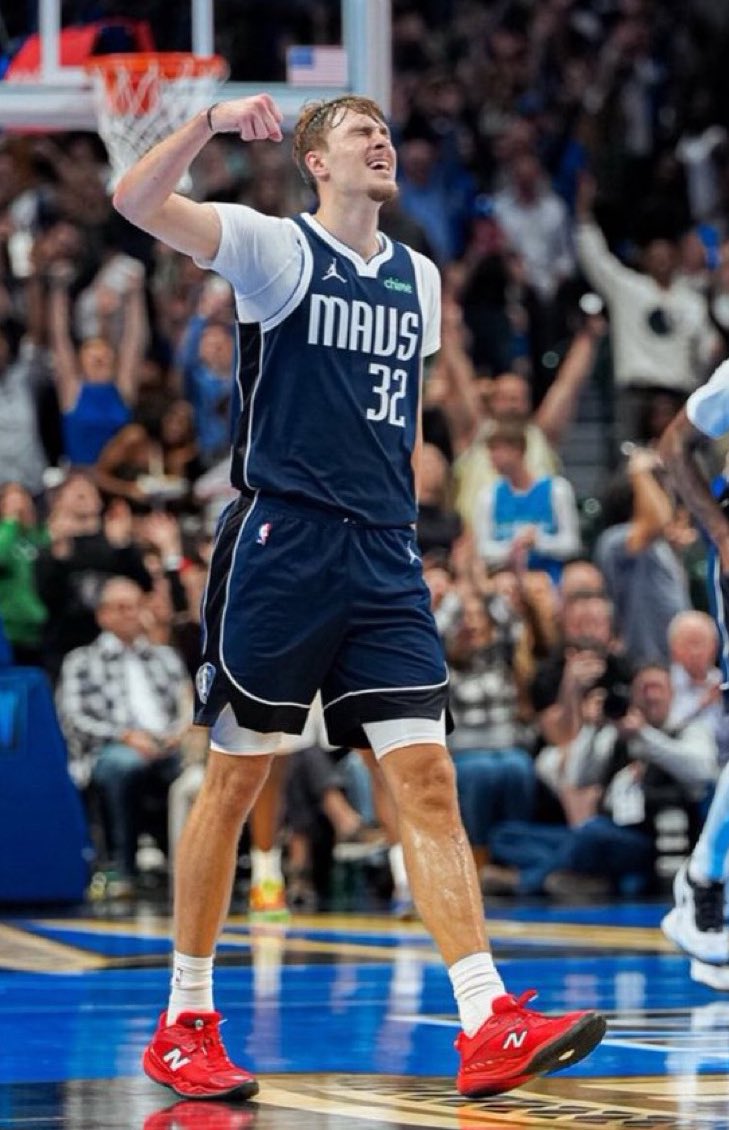 Mavs Lead tweet media