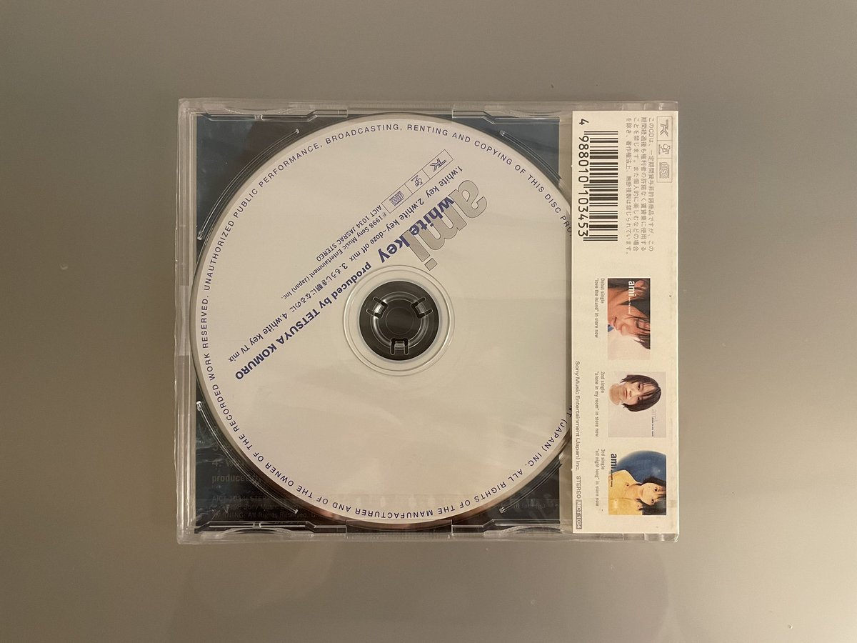 hanimage58's tweet photo. 1998年12月16日に鈴木あみちゃんの「white key」が発売されて27周年。小室哲哉さんプロデュース4作目になります。アルペンスノーボードブランド「kissmark」のCMソングにも起用された冬を意識した作品です。同年7月のデビューから年末に向けシングルのリリースラッシュでした。
#鈴木あみ
#whitekey https://t.co/5SbiJ8Lzqy