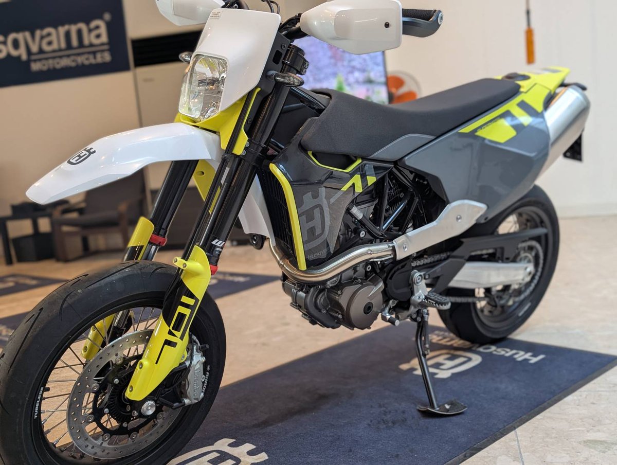 1台限定❗701SUPERMOTO 2023年モデル アクラポビッチサイレンサー