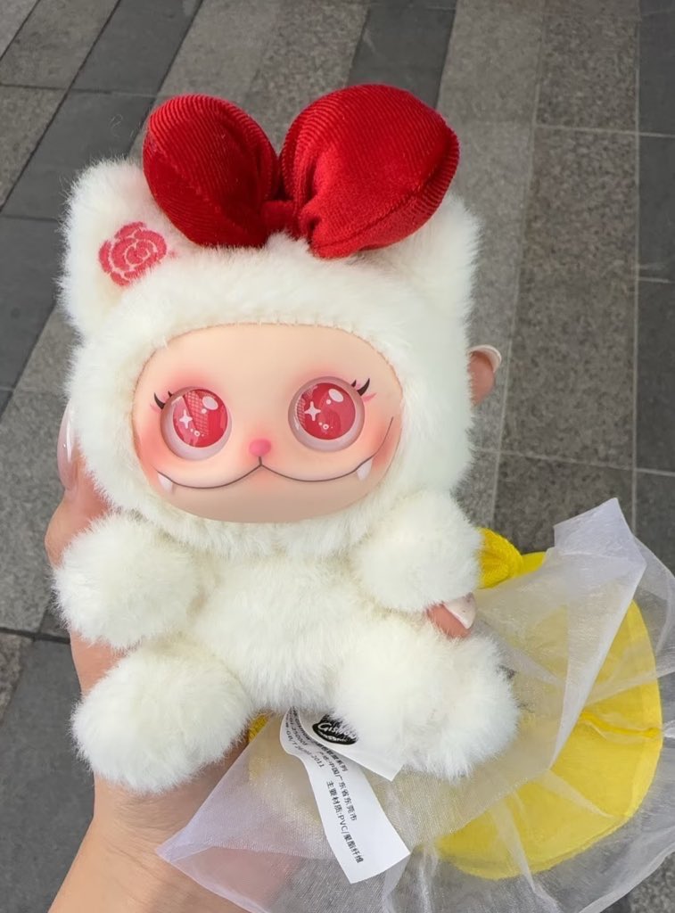 I’ve already had this candy before, but I’m eating it again now anyway 🤣🤣
This is also why I let my Snow White go around “bare” — people say Snow White is basically the female version of Liu Bai anyway 🤪🤪