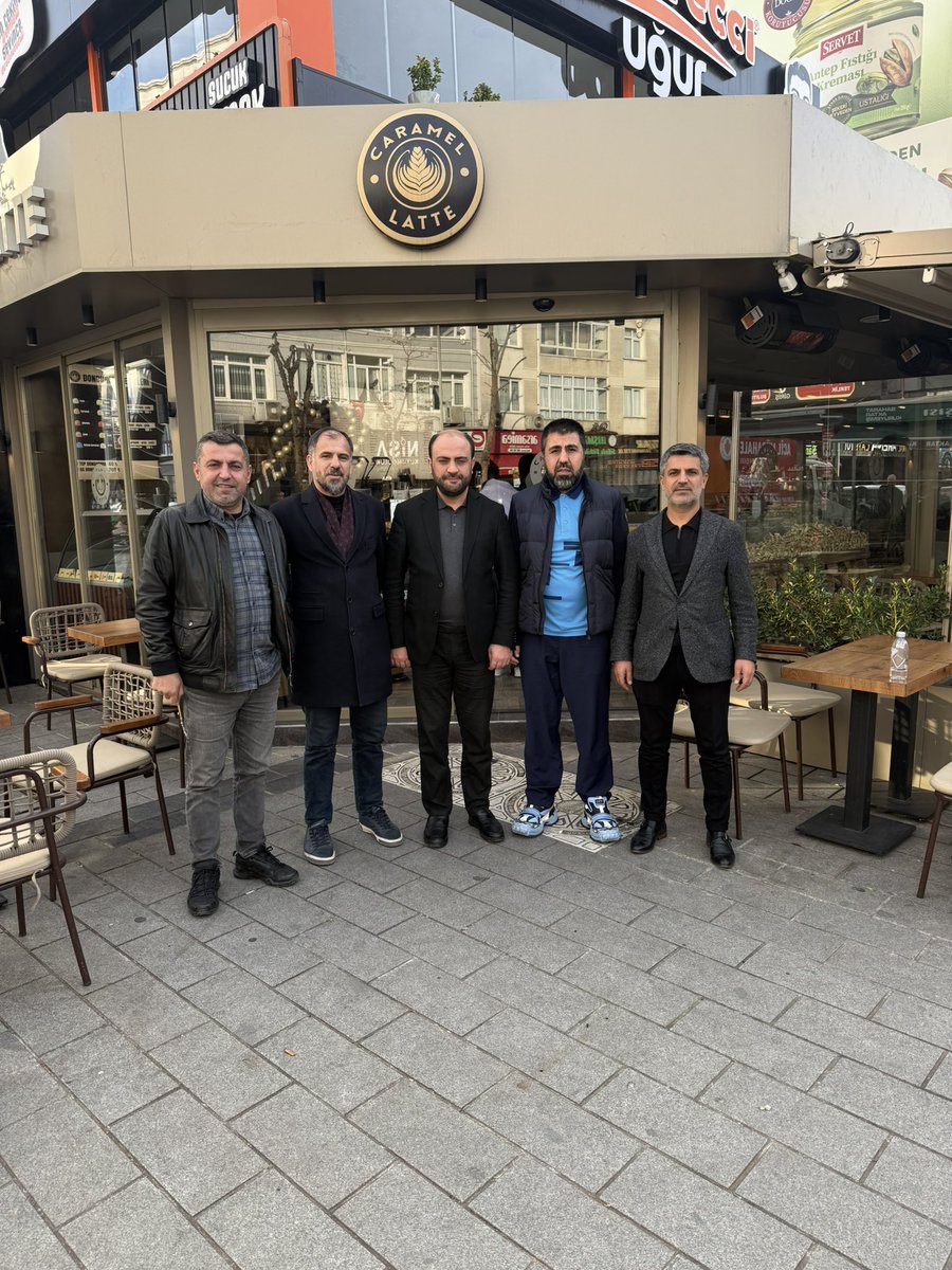 iataoglu_'s tweet photo. İstanbul’da; sevgili başkanım @12Atalay12  ile beraber, fırsat bulduğumuz kadarıyla kıymetli dostlarımızı ziyaret ettik. Uzun süredir görüşmediğimiz abilerimizle, ailemizle bir araya geldik. Nazik misafirperverliklerinden ve samimi temennilerinden ötürü hepsine teşekkür ederim. https://t.co/zKLpZpYdm4