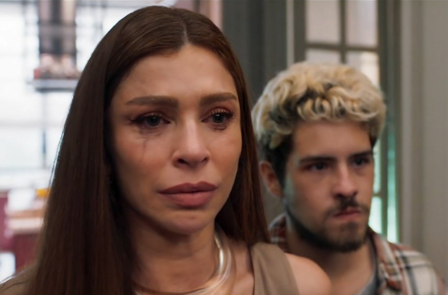 engraçado q a primeira vez que a arminda aparece genuinamente triste na novela é pq tá tendo que se despedir da estátua das três graças