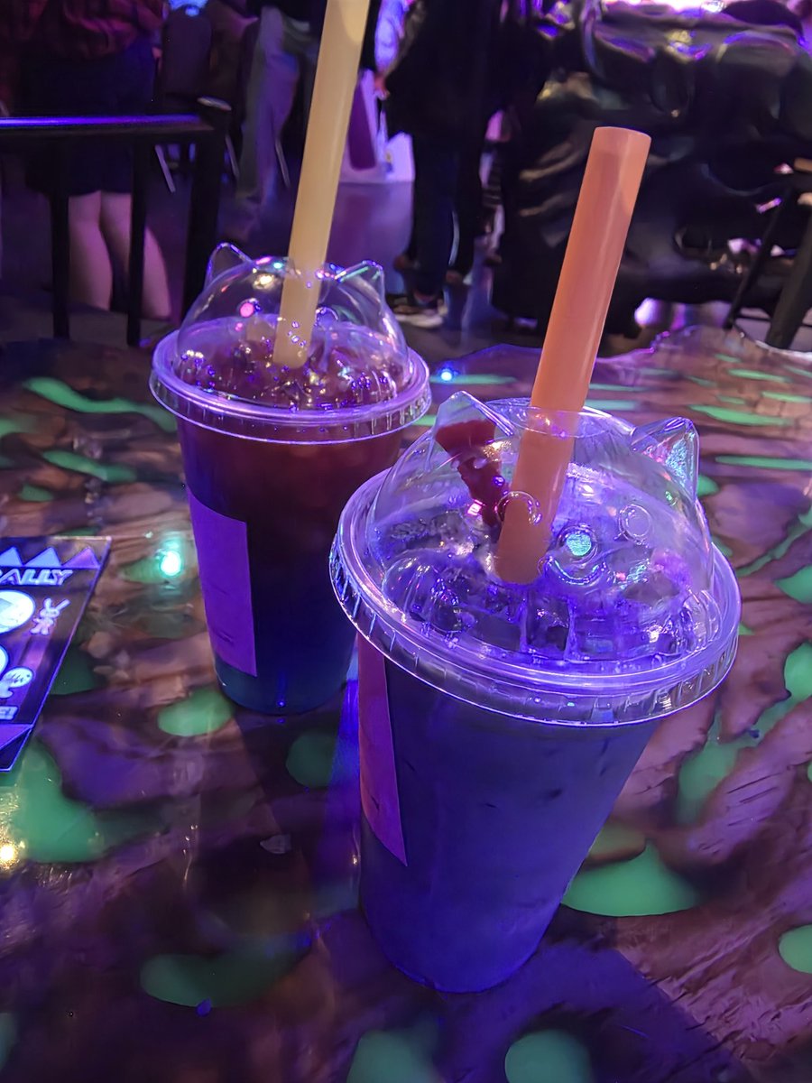 ForceOfHell's tweet photo. Great drinks and snacks at the @RequiemCafe for a cool The Amazing Digital Circus pop up event!

@Caffeinewriter @SparxTheHero @xXxAkumaFoxXx https://t.co/n71TZWsujI
