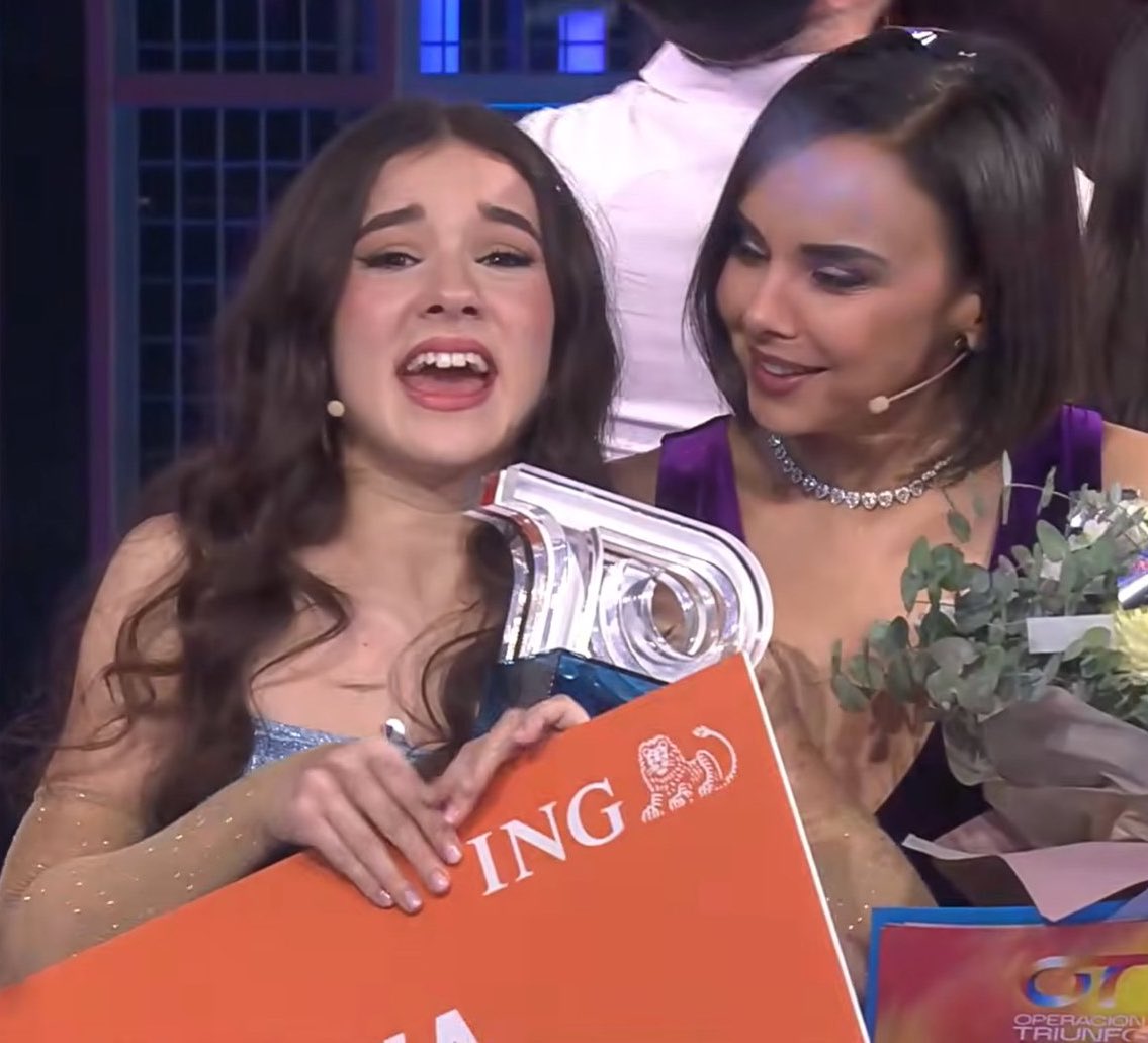 ella jamás se imaginó que podría ganar, siempre llevó la humildad por bandera haciendo reverencia a la música
qué triunfo tan merecido, pequeña estrella galáctica ⭐️👑💛