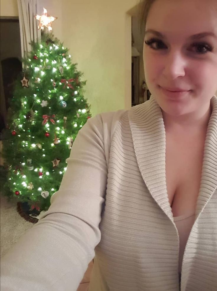 TiaraSusan18619's tweet photo. Merry Xmas and Happy New year in advance to y"all  🎄 https://t.co/BTDOTguNzv