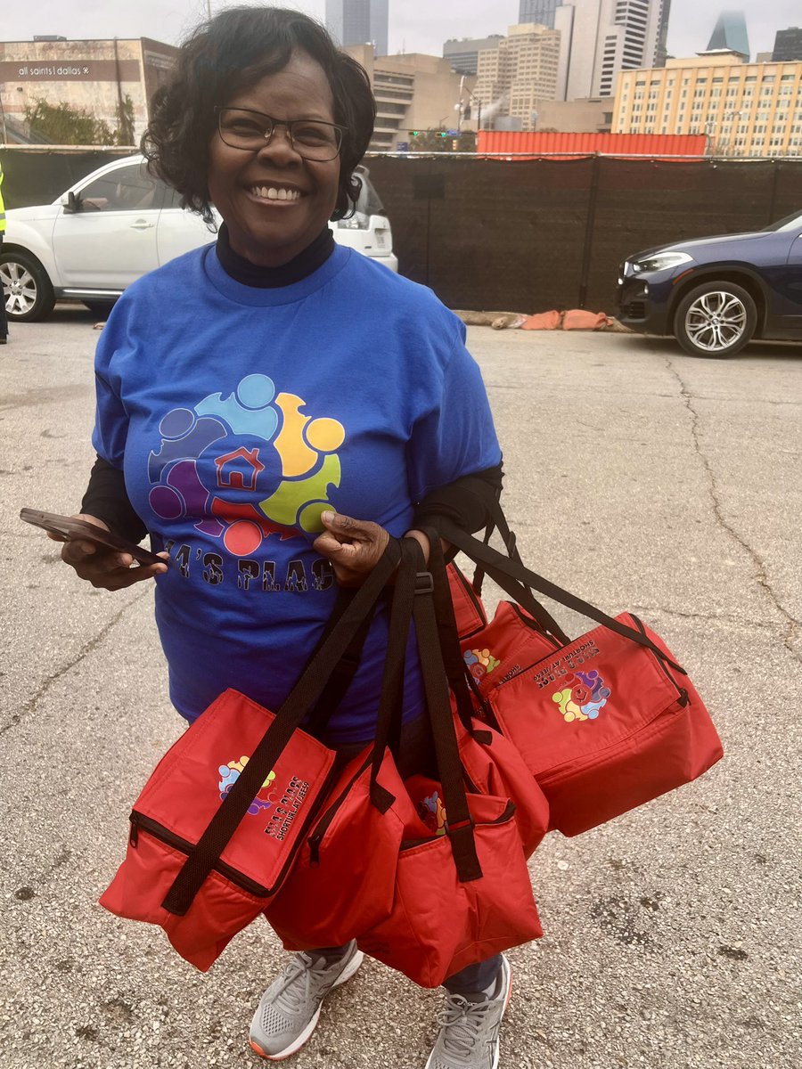 IAmReady4WAR's tweet image. Teamed up with @ellas_placeyfs and gave away 100 bags of essential items to the homeless Saturday.  Great job auntie!!! Dope feeling!! We will be back!! #HappyHolidays #ellasplace #ready4war    #Taylor&amp;amp;TaylorInvestmentGroup