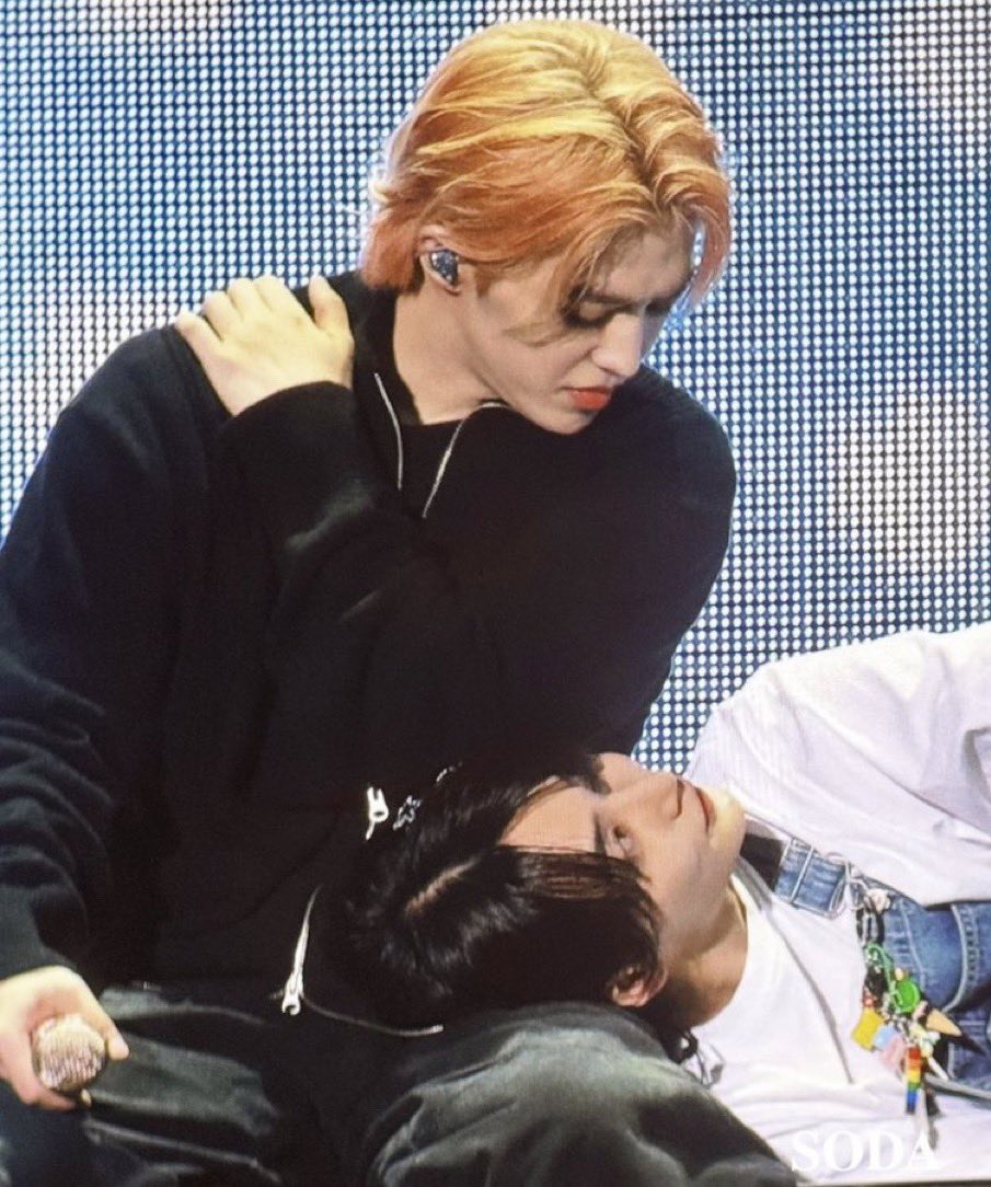 영화나드라마에서 꼭 이러고 키스하던데