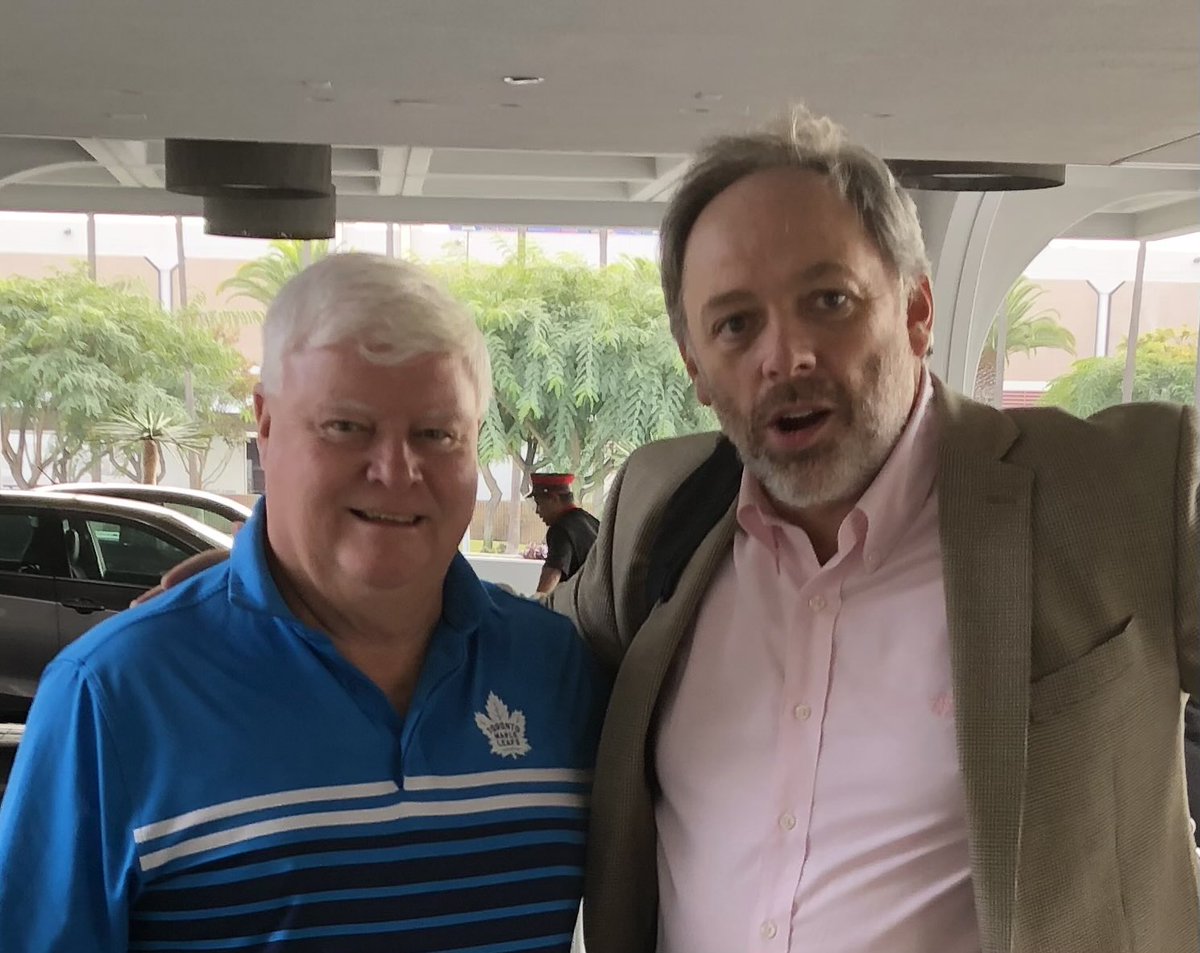 OZoneCoach's tweet photo. We all know @Bonsie1951 is the very best in the business. But I can also tell you he’s a tremendous guy! Ran into him 7 years ago in LA. Even though I think he was surprised to be recognized, he could not have been more gracious - took time to chat as well as pose for this pic! https://t.co/8TQMOr5ywt