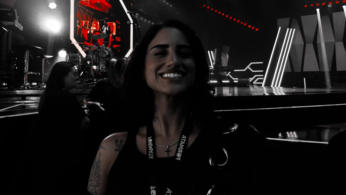 darklimns's tweet image. 2018                    x                     2025