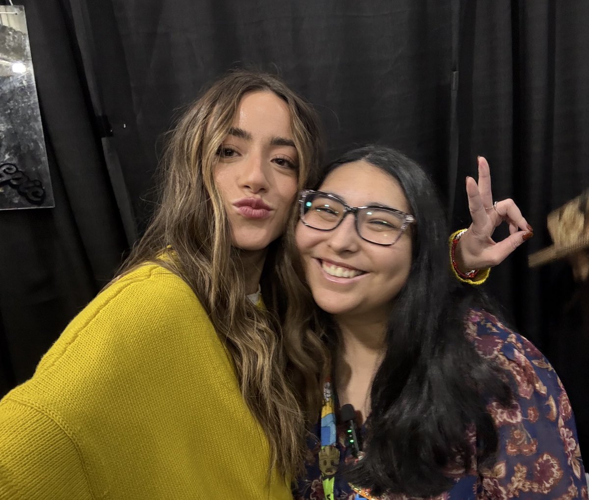 srsoto26's tweet image. We love a #NYCC glow-up ✨

From pulling me up on stage in 2016 and reuniting in 2017 to interviewing her as press in 2025, Chloe Bennet continues to give me memories that I will forever cherish.

You can read our #AgentsofSHIELD conversation here: thenerdsofcolor.org/2025/12/15/chl…