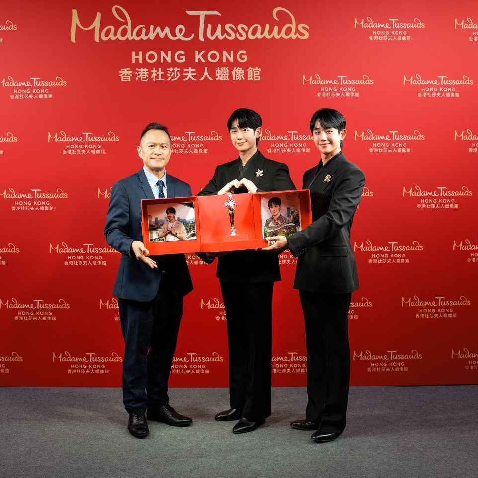 丁海寅的蠟像於今天正式亮相！
Jung Hae In’s wax figure is officially unveiled today! From today until 22 December 2025, we’re excited to offer HAEINESS an exclusive online deal! You can purchase a single ticket for just HK$199.