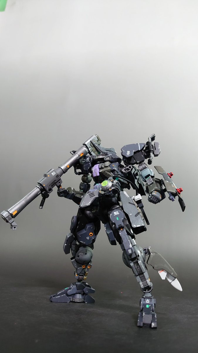 tS2CtwZi2iniBoI's tweet image. ポルタノヴァ改《特殊部隊仕様》
次期主力EXMへの更新で中古市場に下りてくると見越して再開発していたポルタノヴァの改修機。今回第１陣がこっそり持ち帰った落ちてたマクシオン製と思われるパーツも流用している。
※加工、接着あり     《1/2》
#30MM峡谷エリア #30MMバイロン軍