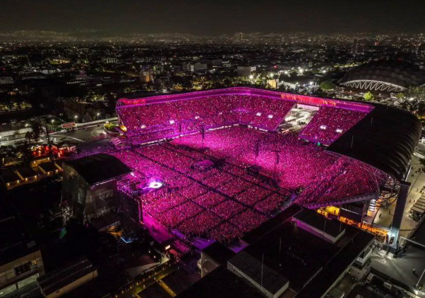 gagasourcelgs's tweet photo. Era "MAYHEM" enche o bolso de Lady Gaga e entrega, em 2025, o ano mais rentável da carreira da artista, em arrecadação de shows.

— Arrecadação: $287.008.031
— Shows: 62 
— Ingressos: 1.375.351 vendidos https://t.co/MDpsQUKNX1