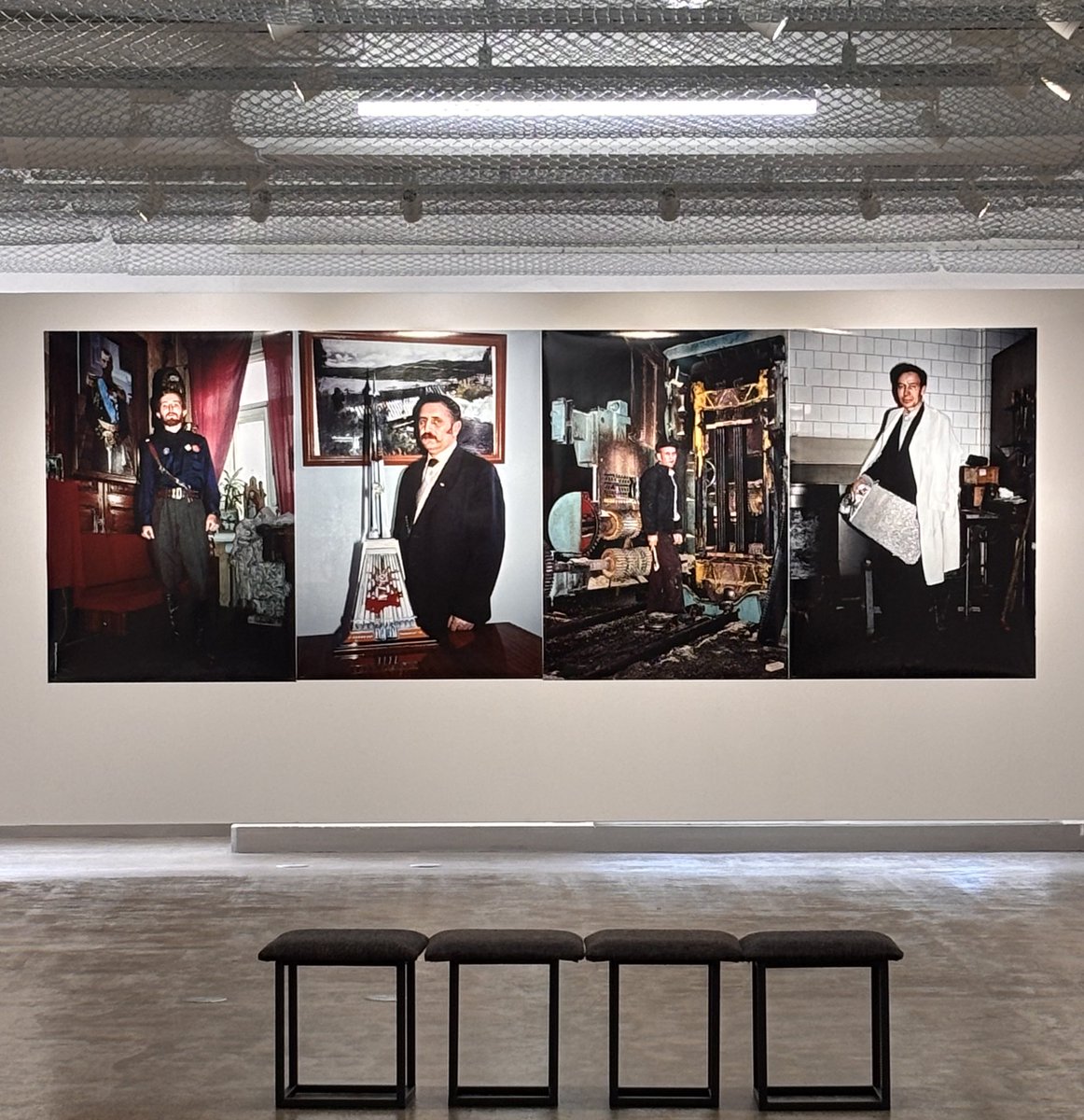 おはようございます☀️
KOSHA KOSHAです！
⁡
会期も残り2週間となってしまいました🥲
⁡
北島敬三写真展 「USSR 1991｣
12月29日（金）18時まで！
⁡
書籍もたくさんのご用意があります。
⁡
ぜひおいでくださいませ！
⁡