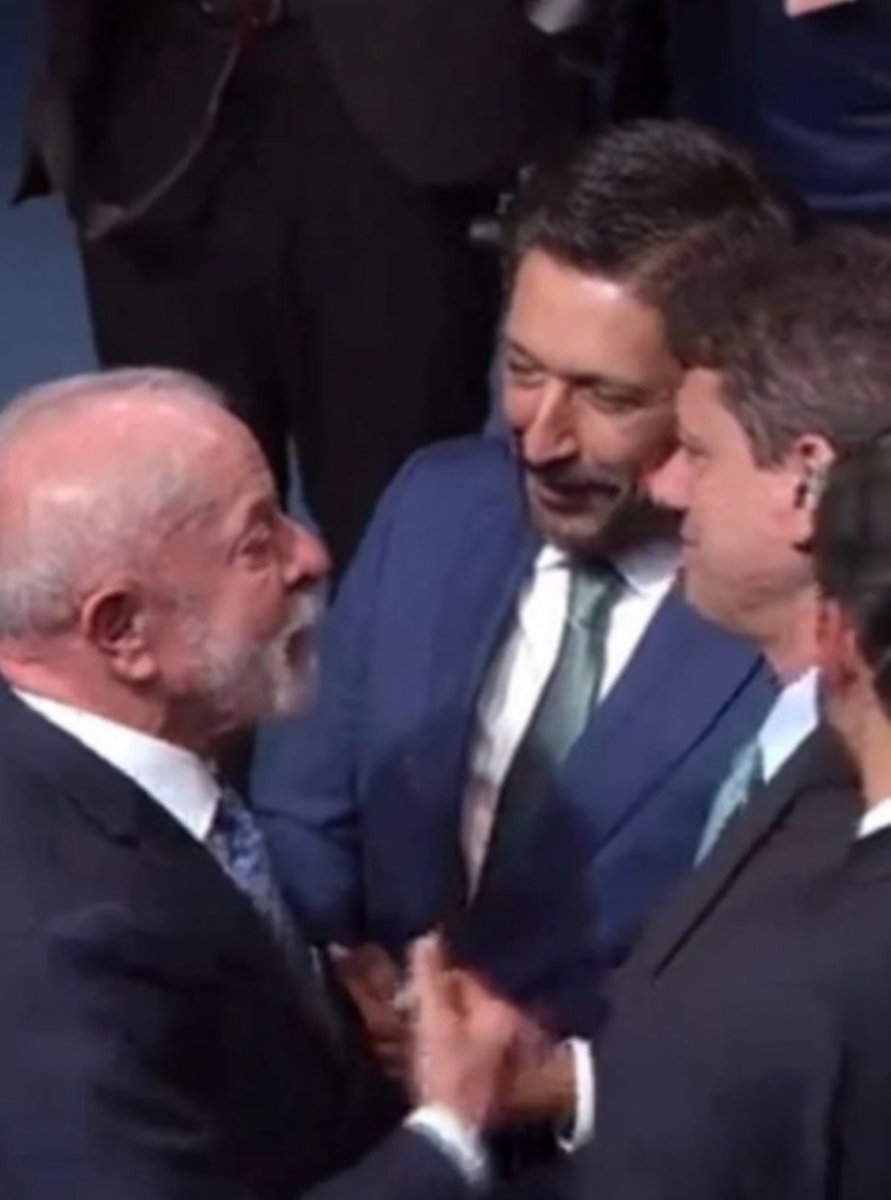 Esses trouxas que estão usando o decadente zezinho rouco e estão querendo cancelar o SBT, escondem isso aqui, vcs tem mais que se fuder!