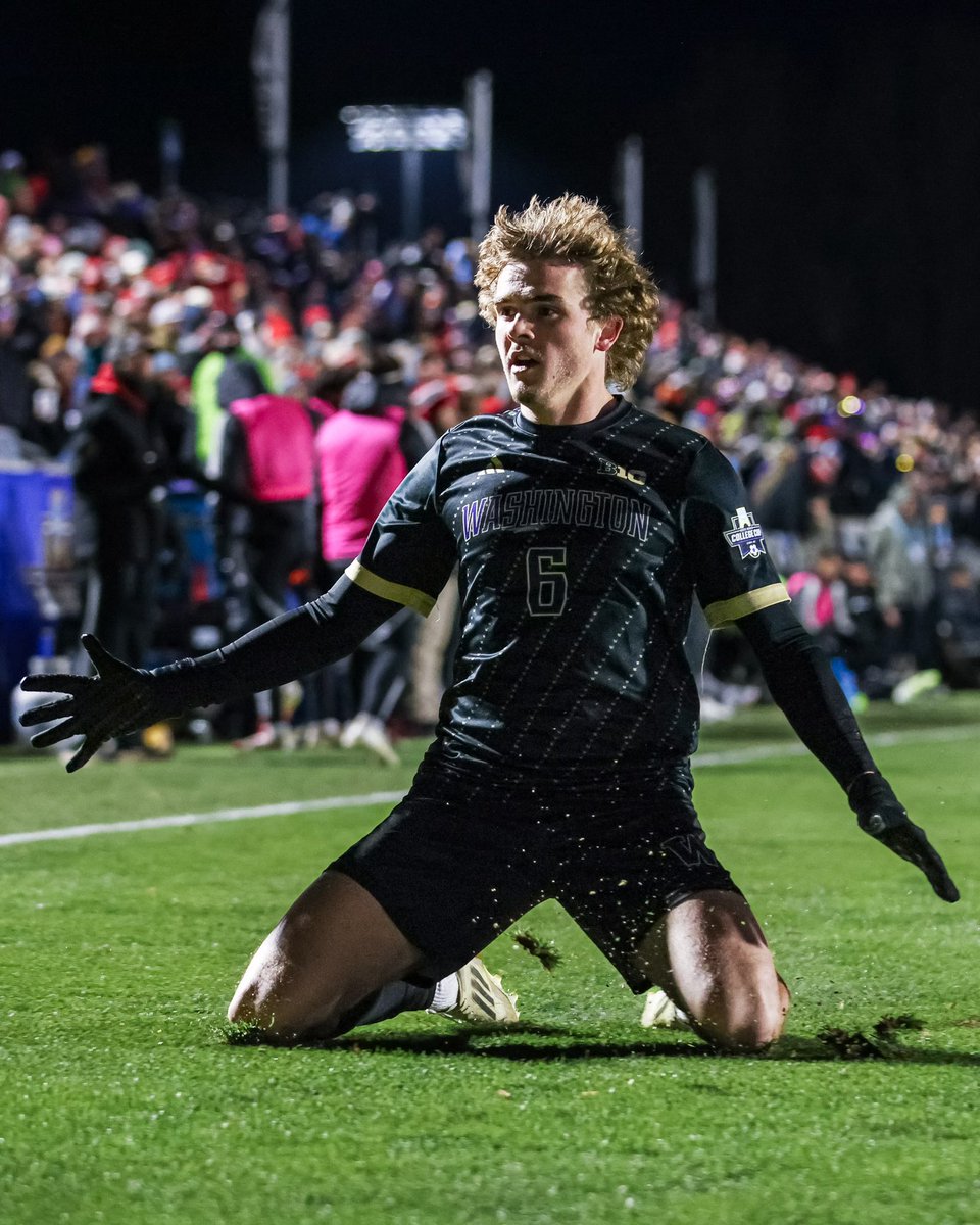 UW_MSoccer's tweet photo. He’s absolutely electrifying ⚡️ https://t.co/3XoIymEY4E
