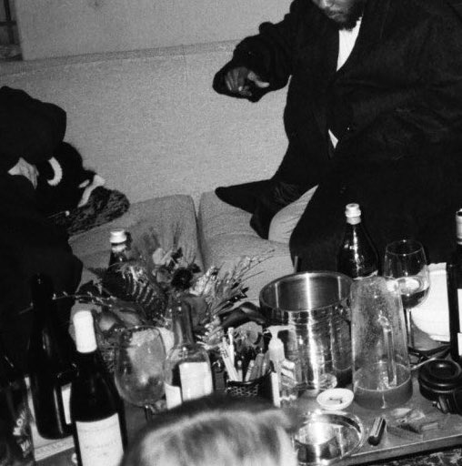 fateofgrace's tweet image. Wait that’s Taylor’s head